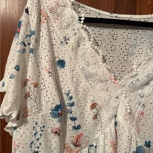 SHEIN Curve White Floral Blouse